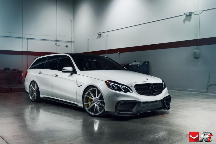  Mercedes-AMG E63 Estate Carbon Fiber by RENNtech 2016 года  (фото 1 из 13)